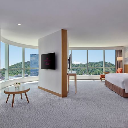 Crowne Plaza Zhuhai City Center By Ihg - Offers Free One-Way Shuttle To Chimelong Ocean Kingdom Exterior photo