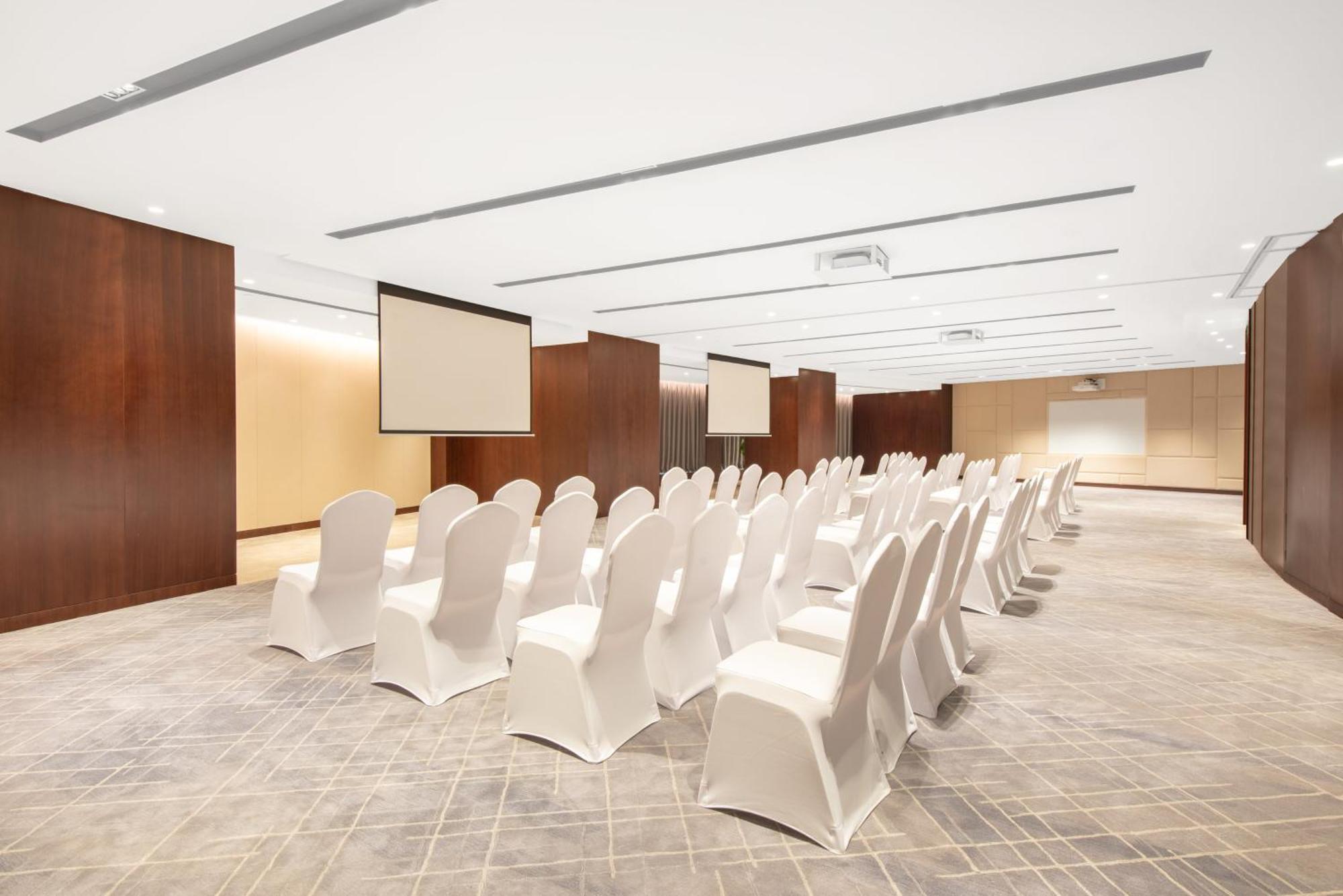 Crowne Plaza Zhuhai City Center By Ihg - Offers Free One-Way Shuttle To Chimelong Ocean Kingdom Exterior photo