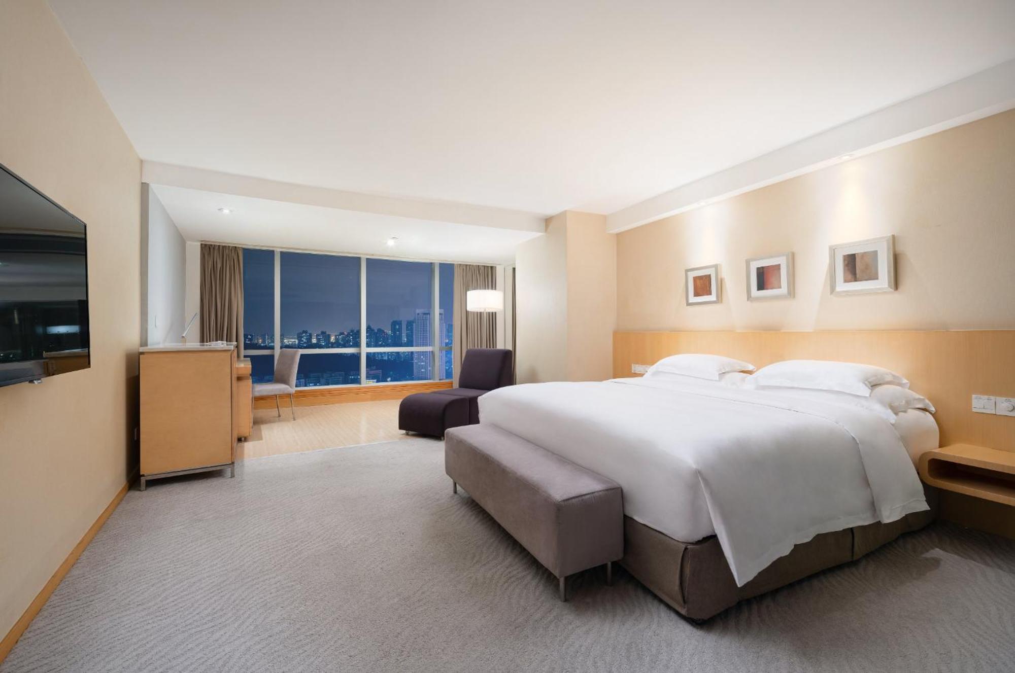 Crowne Plaza Zhuhai City Center By Ihg - Offers Free One-Way Shuttle To Chimelong Ocean Kingdom Exterior photo